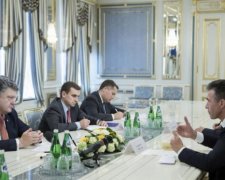 Расмуссен порадив Порошенку відкласти Крим "в довгий ящик"