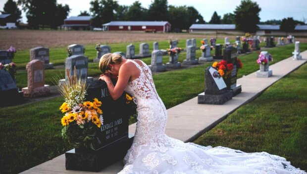 Невеста на кладбище, фото - La Vanguardia Norte