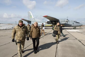 Представители партии "Слуга народа" на Донбасе