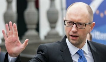 Яценюк підтримує довгостроковий ввезення авто на іноземних номерах