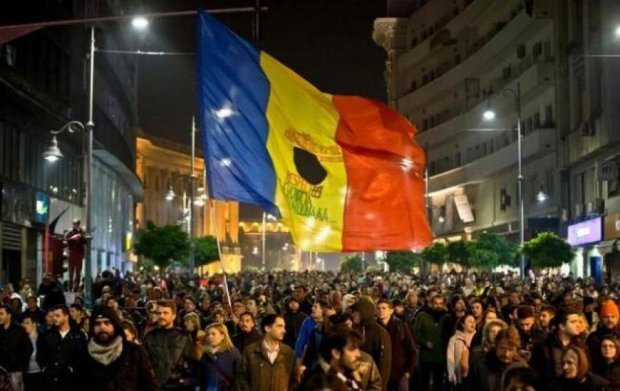 На румунському "майдані" зібралися десятки тисяч людей