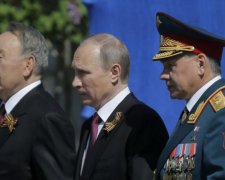 Багатоніжка побєдобєсія: Путіну засунули геогіївську стрічку в одне місце