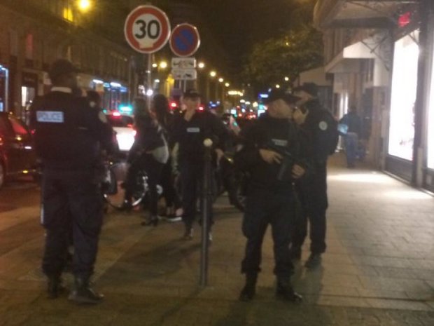 Взрыв петарды в центре Парижа вызвал массовую панику (видео)