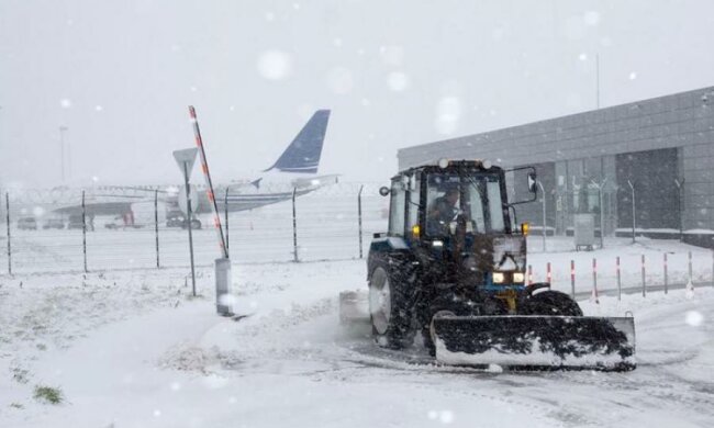 ВАЖНО! Непогода парализовала аэропорты, рейсы переносят