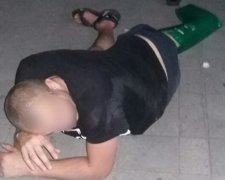 Тікаючи від правоохоронців, зловмисник-невдаха зламав ногу