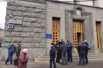 Мэрию Кернеса окружили копы, никого не впускают, - что происходит