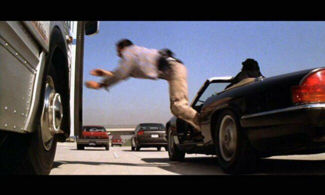 Злодії вкрали сотні айфонів за канонами бойовика