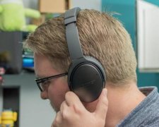 Навушники навчили виконувати голосові команди