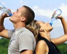 Вода у пластикових пляшках отруює організм