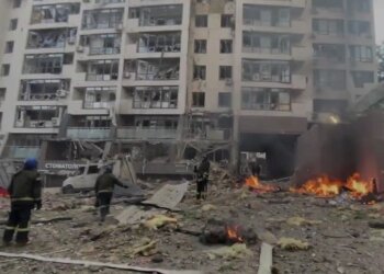 Обстрелян дом в Киеве. Фото: скриншот ГСЧС