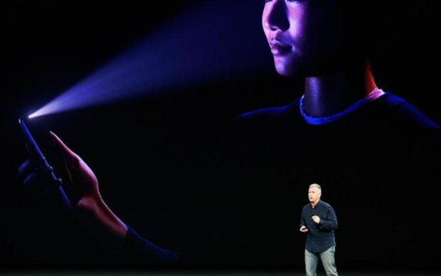 Apple виправдалась за провал на презентації iPhone X