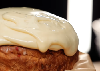 Глазур для паски, кадр з відео