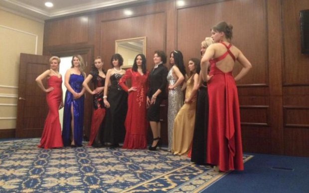 Без ста грамів не обійтися: у мережі підняли на сміх конкурс краси в "ДНР"
