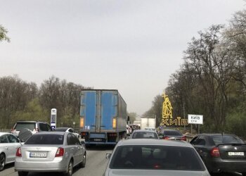 Затори на в'їзді до Києва, скріншот: YouTube
