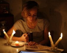 Запасайтеся свічками: електрика стане недоступною для українців