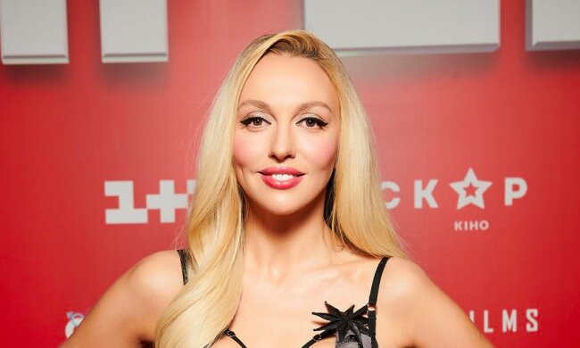Полякова в бикини засветила идеальные формы на яхте: и не скажешь, что мама двоих