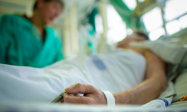 Люди помирають кожного дня: стало відомо, що "викошує" українців, порятунку немає