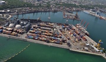 Іноземці не хочуть торгувати з Україною через дорогі порти