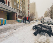 В Киеве парень выбросился с 24 этажа на глазах родителей: фото трагедии попали в сеть, 18+