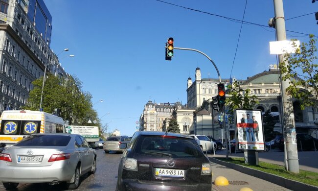 Київ застигне в пробках, бережіть бензин і нерви: яким вулицям краще сказати "ні"