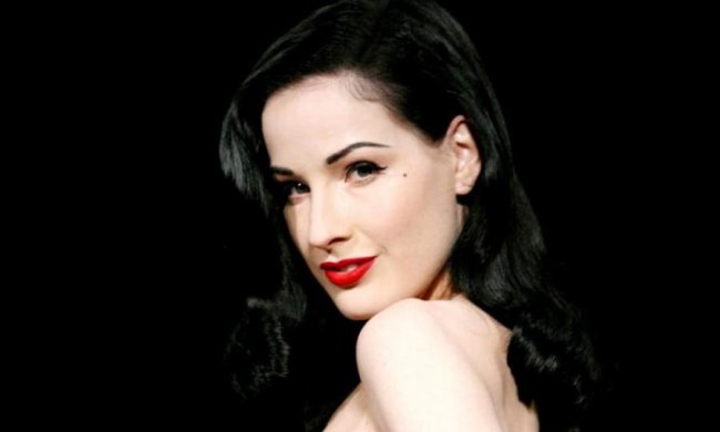 Красота требует жертв? Топ-5 знаменитостей, прибегших к удалению ребер