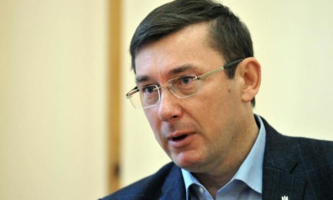 ГПУ в дії: Луценко знайшов відмінність між депутатами та квіточками