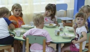 Миколаївських дошкільнят нагодували зіпсованою кашею