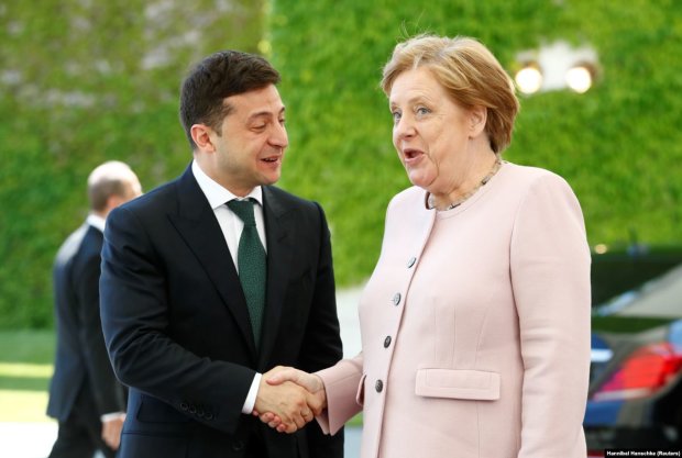 Зеленский получил важный сигнал от Меркель в отношении Путина: "Вы знаете..."