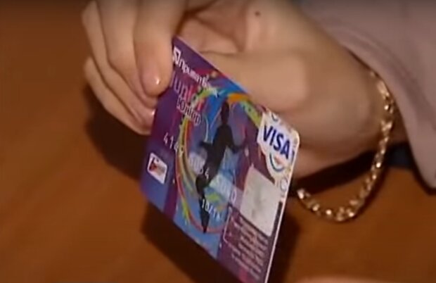 Банковская карточка, фото: кадр из видео