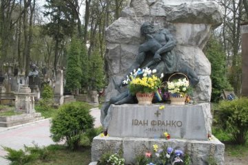 Во Львове отреставрировали могилу Ивана Франко