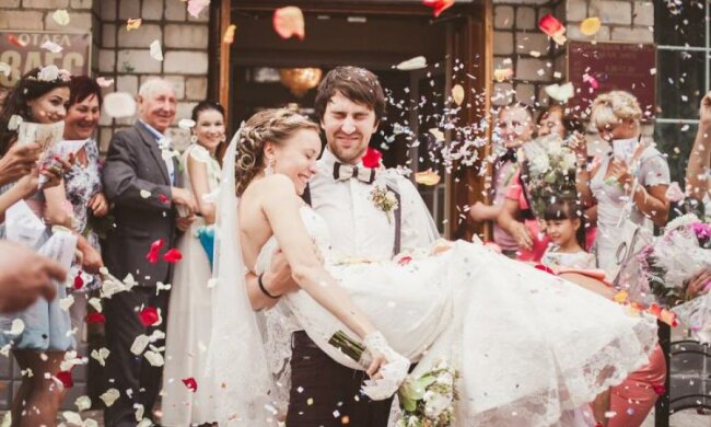 Все ради влюбленных: в Украине будут женить даже ночью