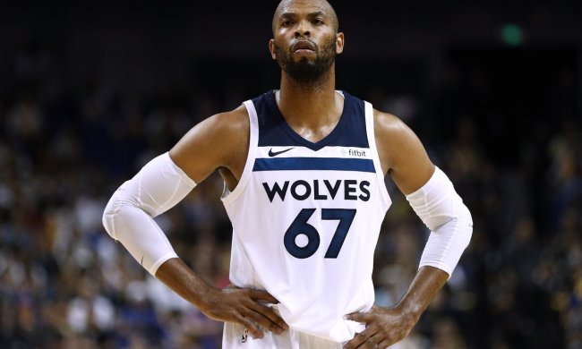 Зірка НБА з кросівком у руці влаштував чудеса на майданчику: відео