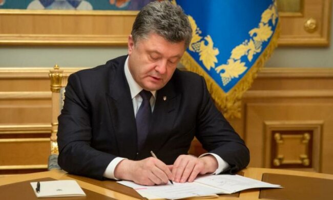 Порошенко подписал закон о жертвах репрессий: что изменится для украинцев
