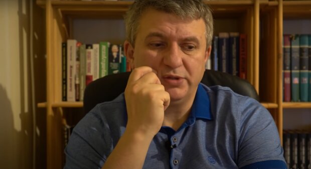 Политолог Юрий Романенко выступил с неожиданным обещанием: "Зеленского посадят"