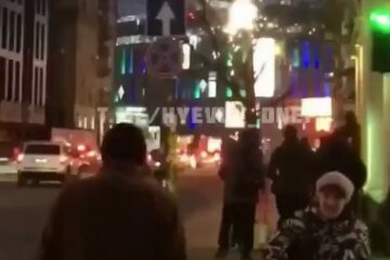 Днепряне едва не попали под фонарный "салют": "В честь Нового года?"