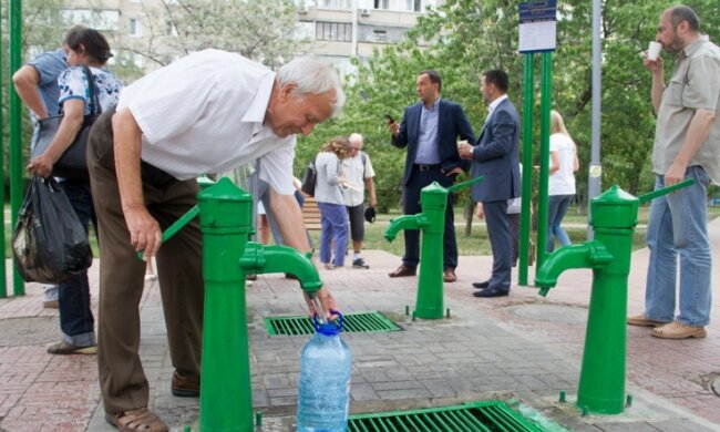 Купайтеся в Дніпрі: тисячі киян залишилися без води на вихідні