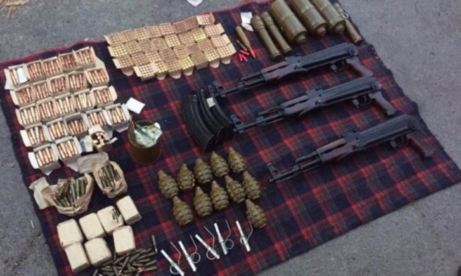 В Київський області заарештовано трьох торговців зброєю (Фото)