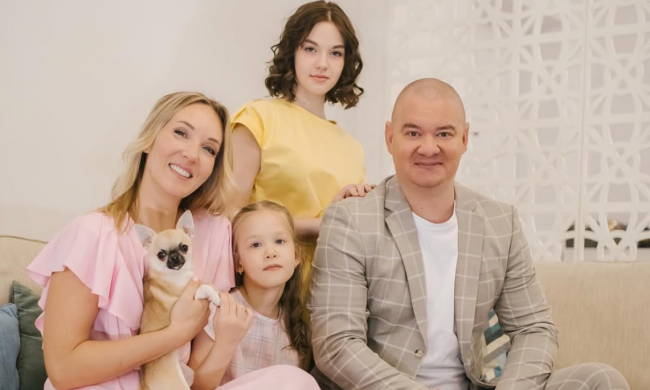 Євген Кошовий з сім'єю, фото з соц.