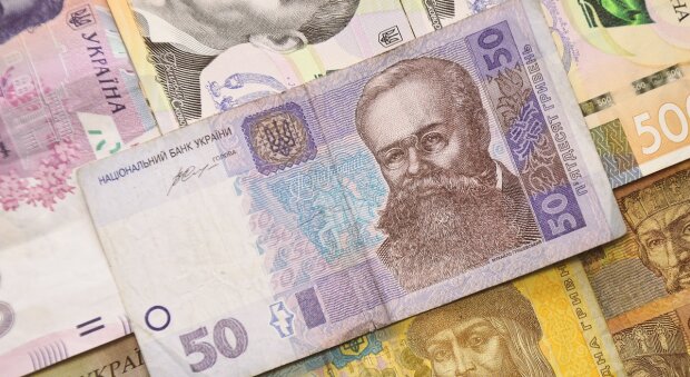 Будут платить еще полгода: кому из украинцев автоматически продлят соцвыплаты с 1 июня