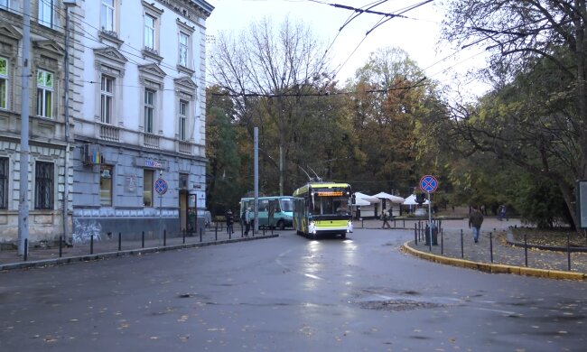 Тролейбус у Львові, скріншот із відео