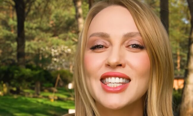 Оля Полякова, кадр з відео