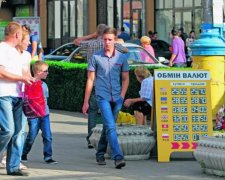 Курс валют в Україні різко зміниться: названо причини і варіанти