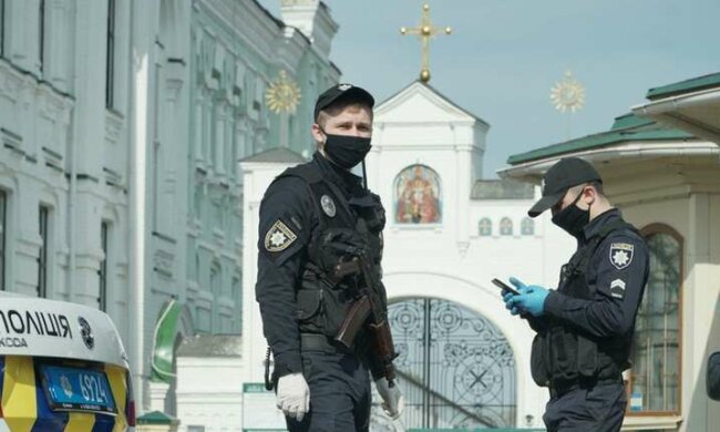 поліція біля храму, фото: glavcom