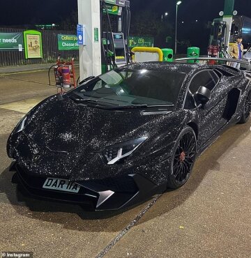 Дарина Радіонова і Lamborghini, фото: Instagram