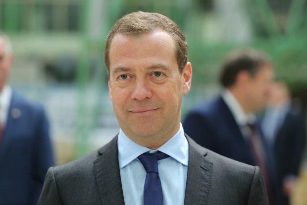 Неуверенный огурец Медведева стал достоянием интернета: "Димон, ты не ту дорожку вдохнул"