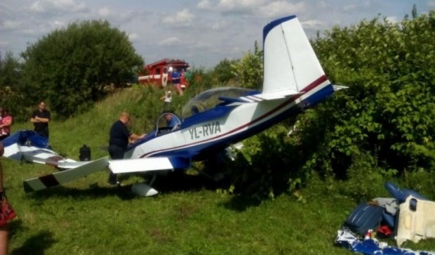 На Львовщине самолет потерял крыло при посадке