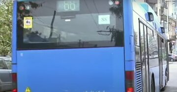 Автобус в Дніпрі, кадр з відео, зображення ілюстративне: YouTube