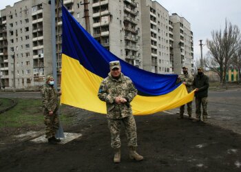 В Авдеевке взвился украинский стяг, facebook.com/pressjfo.news