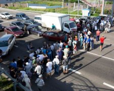 Скандал под Киевом: жители Подгорцев перекрыли трассу из-за ТРЦ и коррупции чиновников