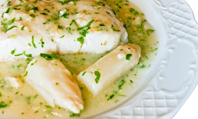 Хек в зеленому часниковому соусі: відмінний рецепт